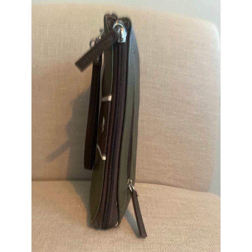 Stone Mountain pebbled leather large multi compartment wristlet in olive/brown - Picture 5 of 14